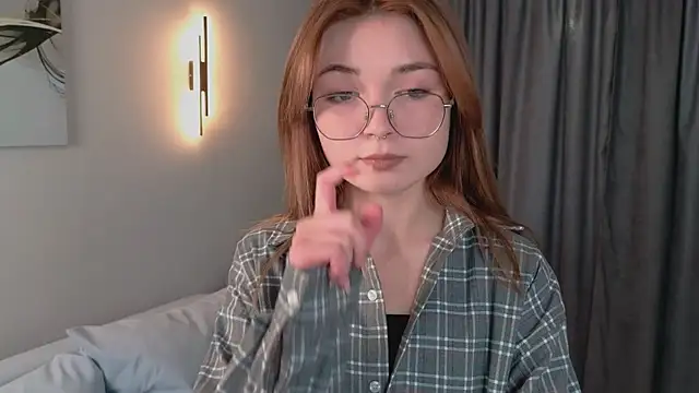 Snapshot of Susan_Gardner chatting on October 2, 2025, 2:02 pm Susan Gardner online show from October 2, 2025, 2:02 pm