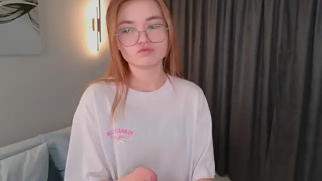 Snapshot of Susan_Gardner chatting on October 22, 2025, 6:02 am Susan Gardner online show from October 22, 2025, 6:02 am