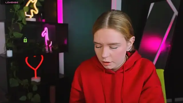 mila glow1 online show from April 10, 2026, 6:45 pm