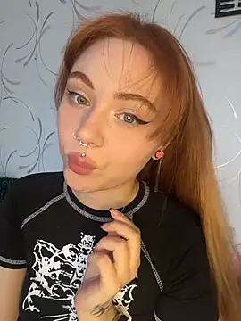 LunaMillie online show from March 16, 2026, 11:36 am