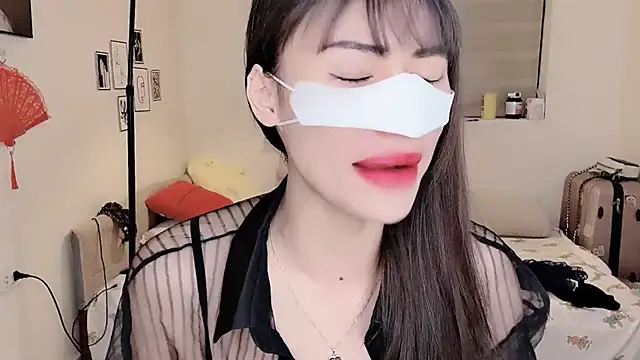 MaiLiiil online show from October 14, 2025, 10:49 am