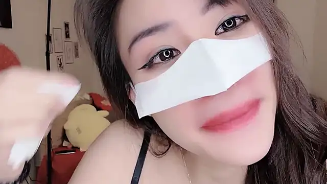 MaiLiiil online show from November 6, 2025, 2:40 pm