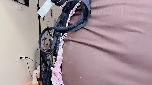 MaiLiiil online show from December 18, 2025, 3:29 pm