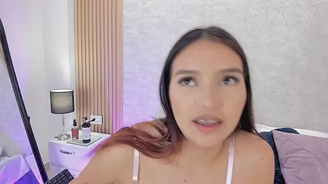 NaomyCollins   online show from June 2, 2026, 2:08 pm