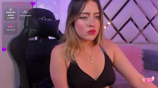 Jenny Wolridge  online show from October 27, 2025, 6:34 pm