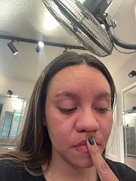 Sky Junne online show from April 14, 2026, 4:35 pm