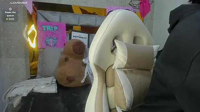 sophiievv online show from November 23, 2025, 8:08 pm