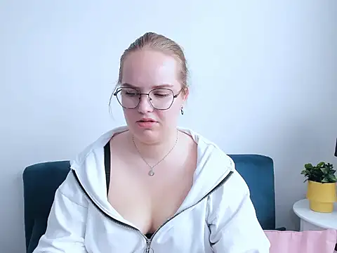 AliceCrazy69 online show from October 25, 2025, 8:55 am