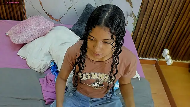 VictoriaDuart online show from September 21, 2025, 8:10 pm