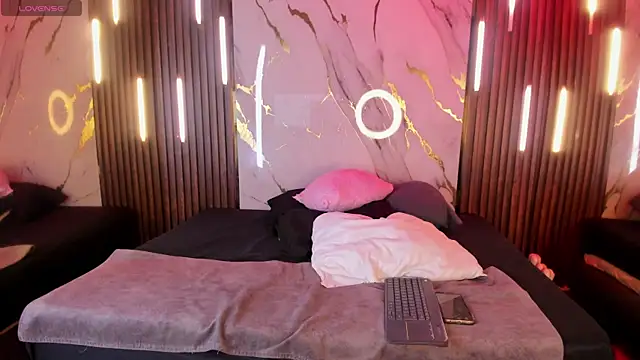 VictoriaDuart online show from November 5, 2025, 9:04 pm