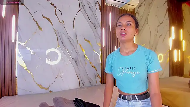 VictoriaDuart online show from November 8, 2025, 8:07 pm