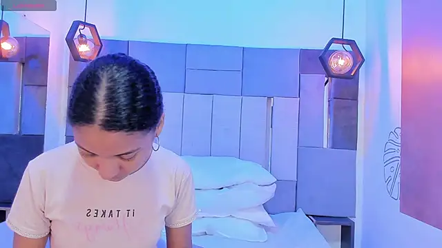 VictoriaDuart online show from February 2, 2026, 8:07 pm