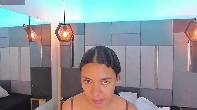 VictoriaDuart online show from February 25, 2026, 9:02 pm