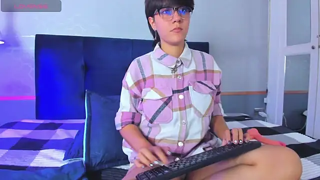 Tsuki Maru online show from October 6, 2025, 8:17 pm