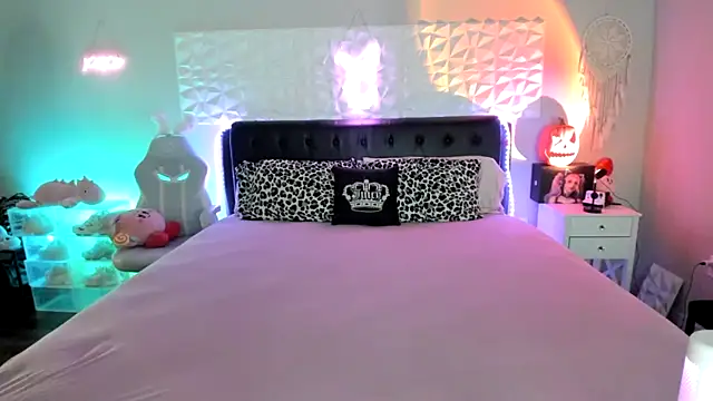 xbbybelle online show from October 4, 2025, 3:04 am