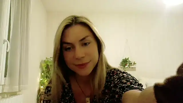 Snapshot of wonderalice31 chatting on October 13, 2025, 7:14 pm wonderalice31 online show from October 13, 2025, 7:14 pm