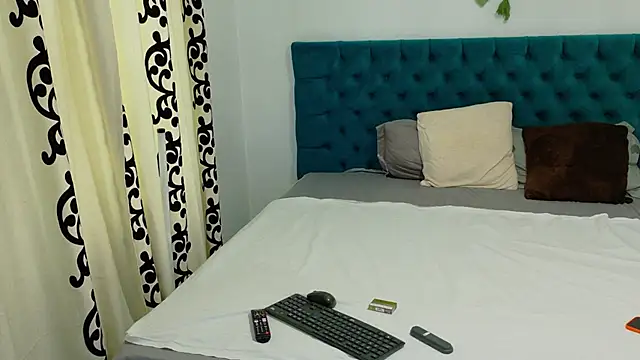 LexieRosse online show from September 24, 2025, 5:55 am