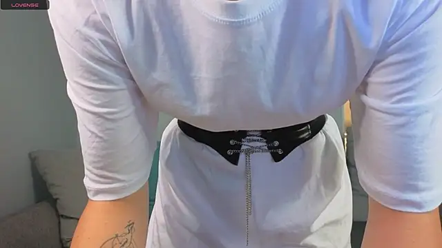 JuliannaWenger online show from October 25, 2025, 4:24 pm