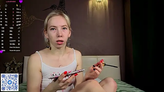 Snapshot of JuliannaWenger chatting on February 1, 2026, 3:43 pm JuliannaWenger online show from February 1, 2026, 3:43 pm