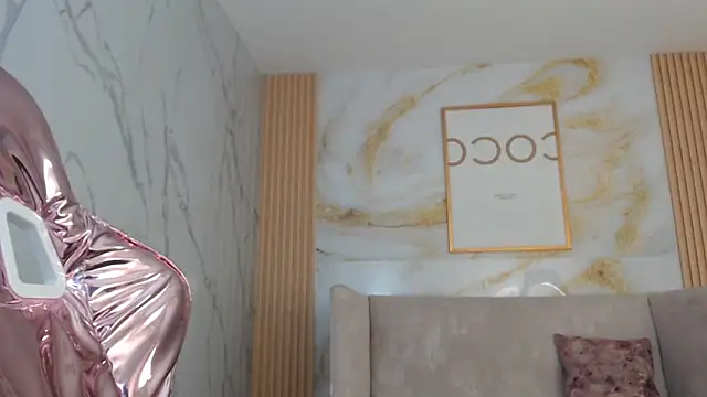 sara lopez s online show from October 2, 2025, 1:51 pm