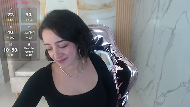 sara lopez s online show from October 20, 2025, 2:28 pm