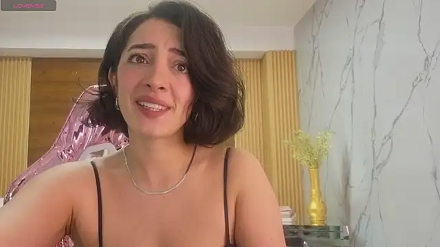 Snapshot of sara_lopez_s chatting on May 19, 2026, 2:12 pm sara lopez s online show from May 19, 2026, 2:12 pm