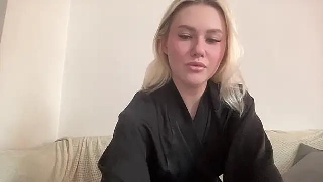 ElaraLuxxxe online show from September 29, 2025, 10:09 am