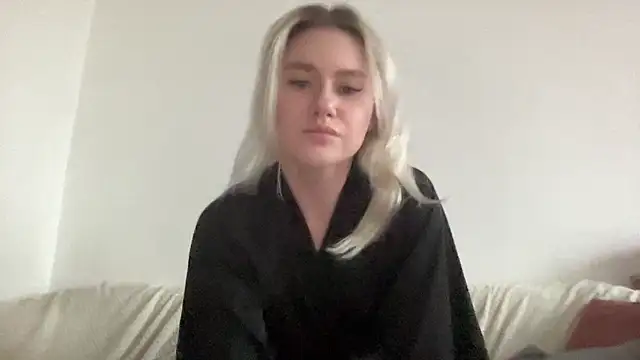 ElaraLuxxxe online show from November 4, 2025, 11:09 am