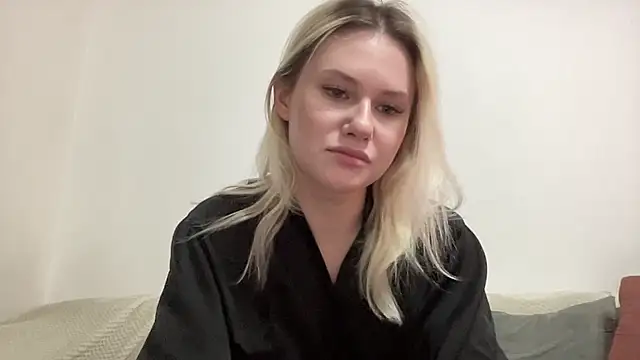 ElaraLuxxxe online show from November 26, 2025, 11:11 am