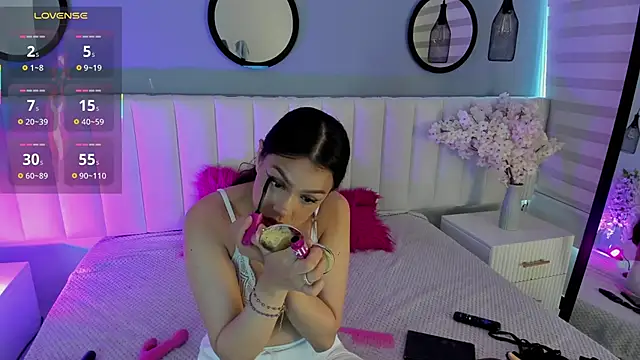 Snapshot of Mila_Hank_ chatting on December 3, 2025, 12:25 pm Mila Hank online show from December 3, 2025, 12:25 pm