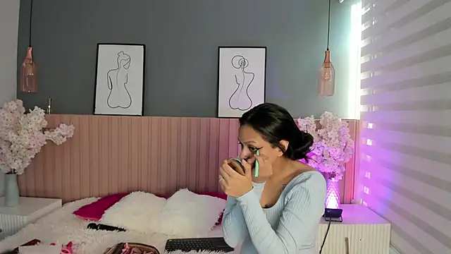 Snapshot of Mila_Hank_ chatting on March 4, 2026, 12:11 pm Mila Hank online show from March 4, 2026, 12:11 pm