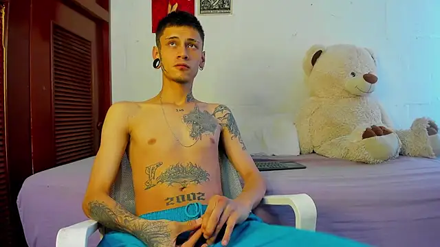 cold snow013 online show from October 19, 2025, 11:11 am