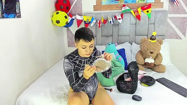 christopher Hot online show from June 17, 2026, 6:42 pm