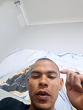 LuciousLyon online show from November 5, 2025, 9:04 pm