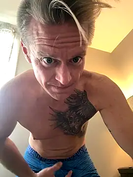 DILFiGuess11 online show from September 10, 2025, 5:02 pm