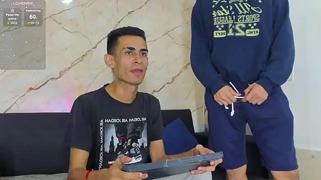 Golldens Dreamss online show from September 29, 2025, 8:02 pm