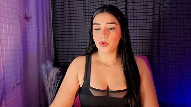 Kayleemorales online show from December 17, 2025, 5:19 pm