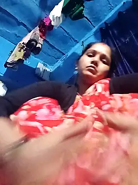 Jooli xx online show from April 22, 2026, 3:13 pm