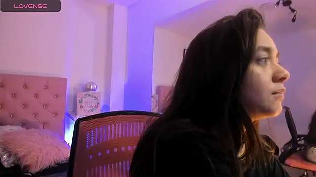 ambar 69  online show from December 18, 2025, 8:37 pm