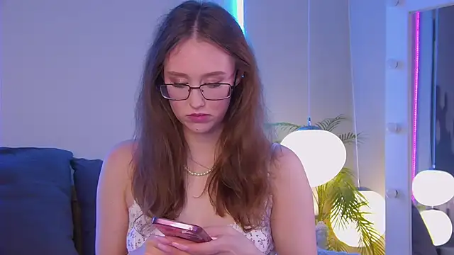 Snapshot of -VivienRay- chatting on April 20, 2026, 5:26 pm -VivienRay- online show from April 20, 2026, 5:26 pm