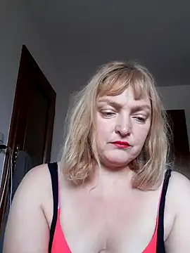 LiluLiluLilu online show from October 8, 2025, 3:09 pm