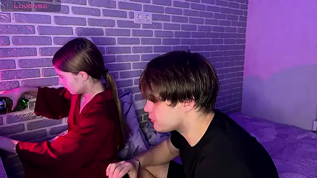 fetchingcouplee online show from September 12, 2025, 3:01 pm