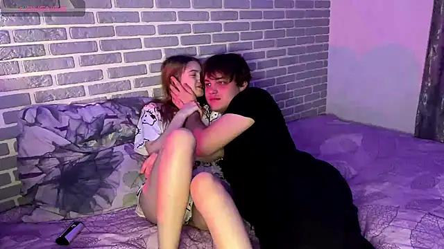 fetchingcouplee online show from September 14, 2025, 3:22 pm