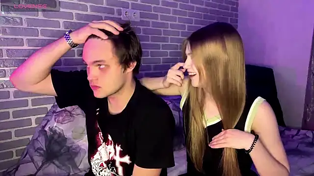 fetchingcouplee online show from September 28, 2025, 2:11 pm