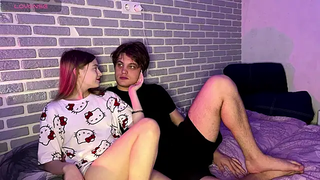 fetchingcouplee online show from October 4, 2025, 2:04 pm