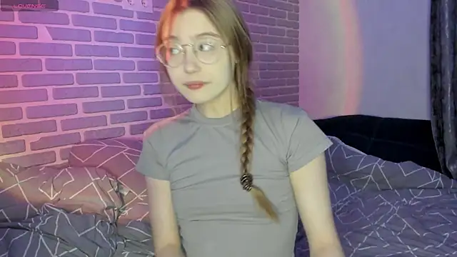 fetchingcouplee online show from October 16, 2025, 2:29 pm