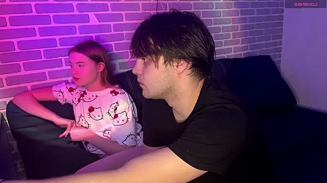 fetchingcouplee online show from October 20, 2025, 2:06 pm