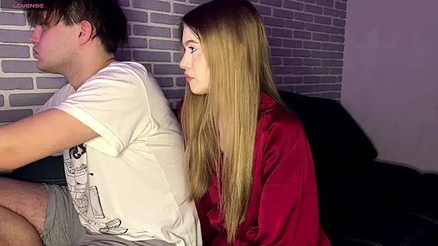 fetchingcouplee online show from November 25, 2025, 2:06 pm