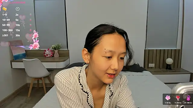 Snapshot of gabby_little chatting on August 4, 2026, 11:46 am gabby little online show from August 4, 2026, 11:46 am