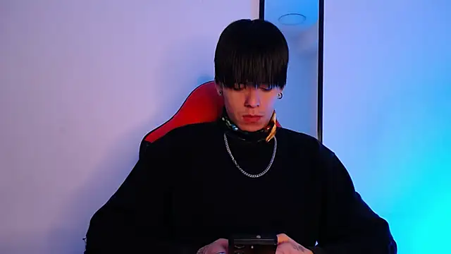 Anhonymus  online show from November 12, 2025, 4:13 am